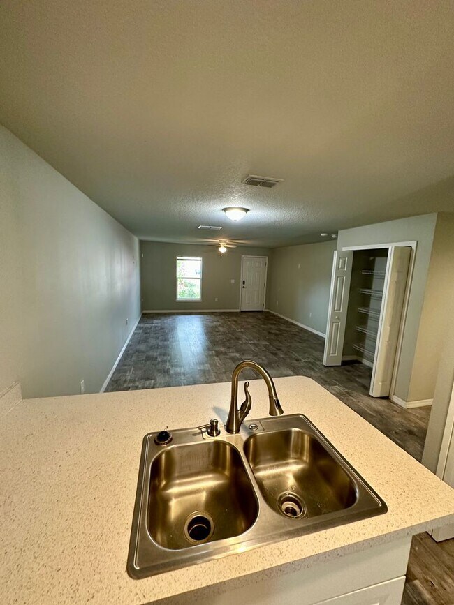 Building Photo - 2027/2029 Guava Drive