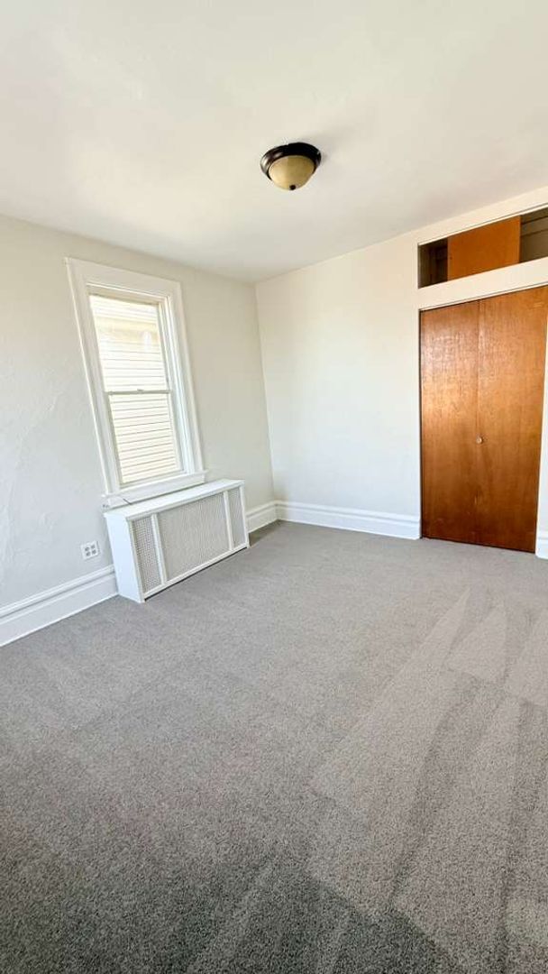 Building Photo - Spacious 4BR 1.5BA Single Family Home in Carrick