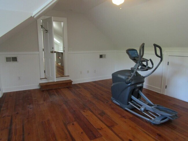 Building Photo - 703 Tradewind Ct
