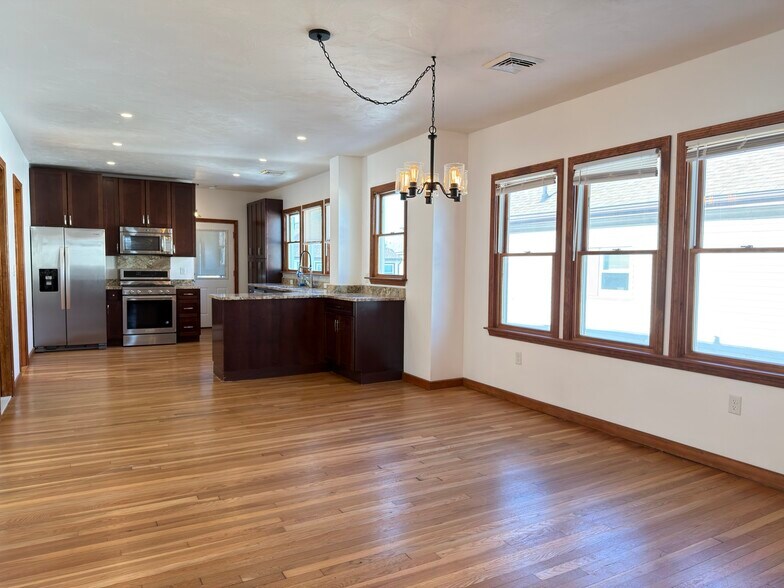 Building Photo - 36 Chipman St