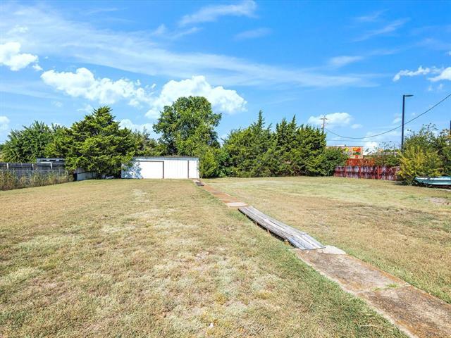 Building Photo - 513 Bluebonnet