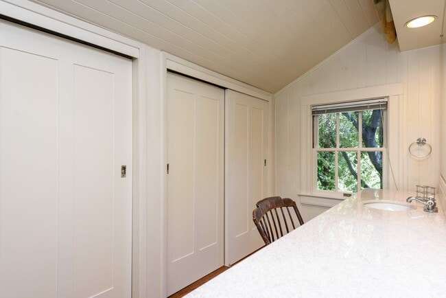 Building Photo - Vintage Craftsman Atherton Estate with Mod...