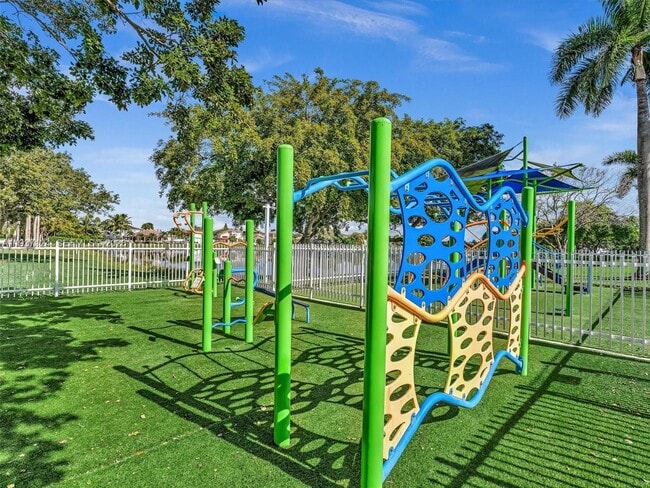 Building Photo - 357 NW 154 Ave