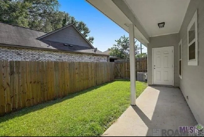 Building Photo - Greenwell Springs 4-plex