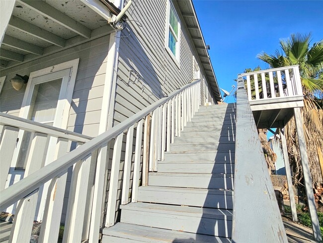 Building Photo - 614 43rd St