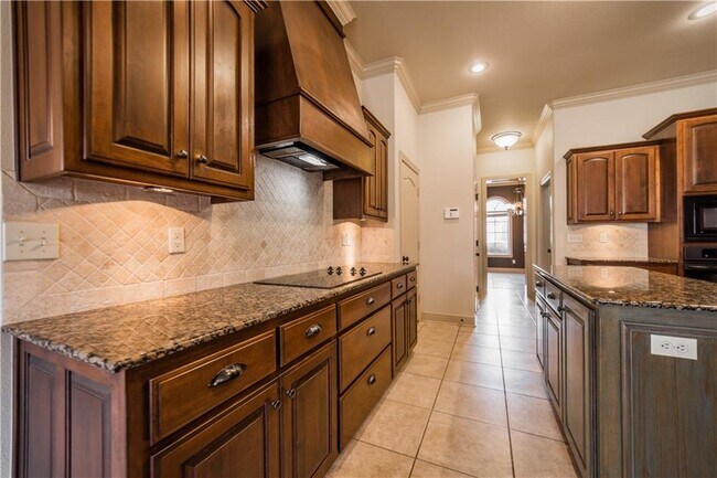 Building Photo - 3778 Prince Philipe St