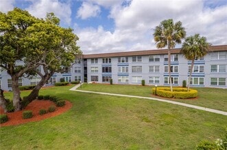 Building Photo - 333 N Lake Howard Dr