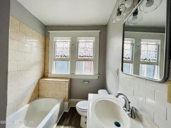Building Photo - 2322 Herschel St