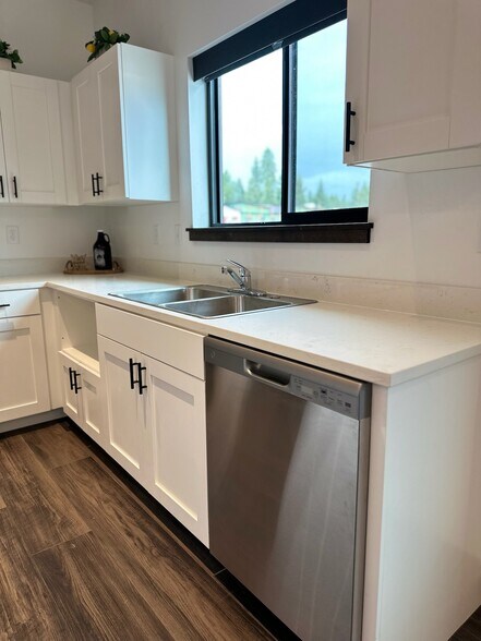 Building Photo - 1010 Baker Ave