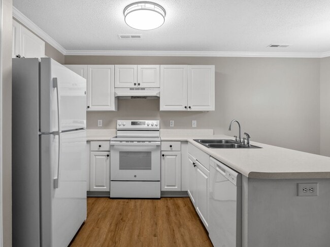 Building Photo - Newly Renovated 2BR, 2.5 BA in Greer SC