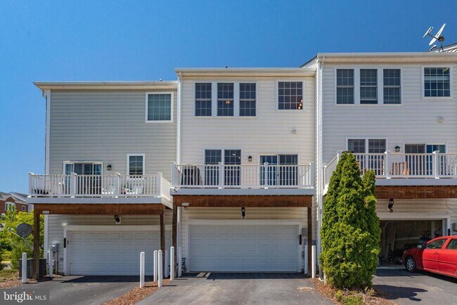 Building Photo - 14633 Weeburn Way