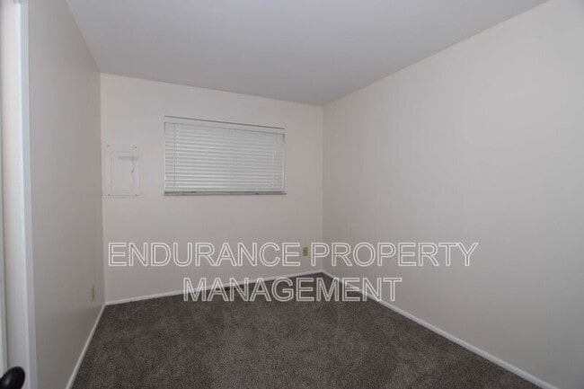 Building Photo - 1184 Holz Ave