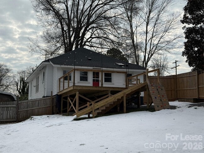 Building Photo - 318 N Academy St