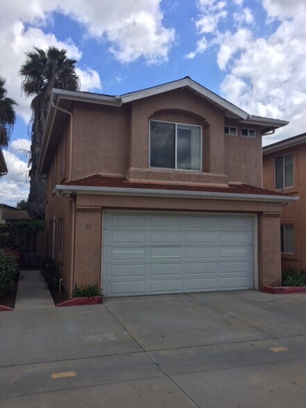 Building Photo - 547 Hart Dr