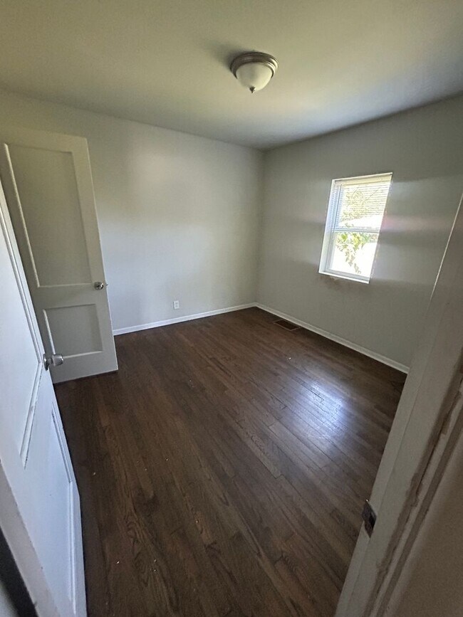 Building Photo - 4 Bedroom Home Section 8 Welcomed