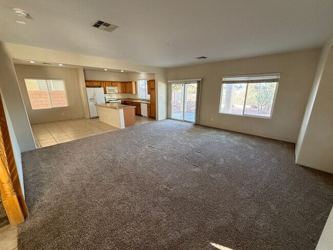 Building Photo - Gorgeous 3bed / 2.5bath home in the Silverstone Ranch community!