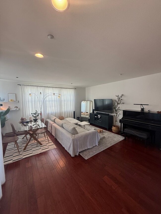 Building Photo - One Of A Kind Town Home in Serra Mesa