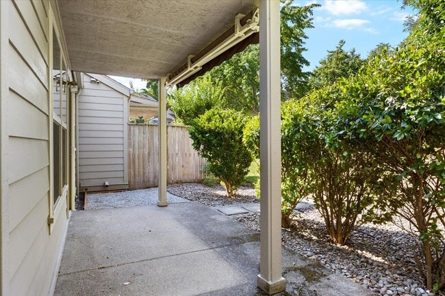 Building Photo - 235 Jackson Creek Dr