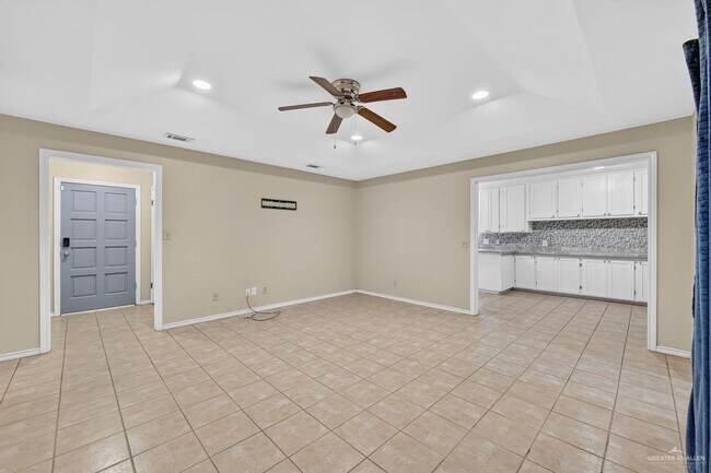 Building Photo - 17 Goldcrest Ave