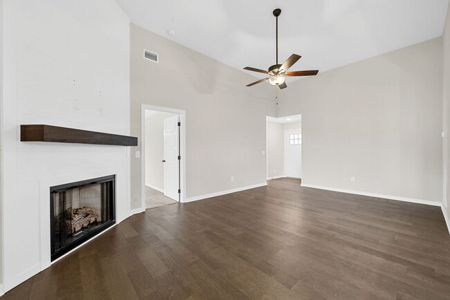 Building Photo - 710 Gleason Dr