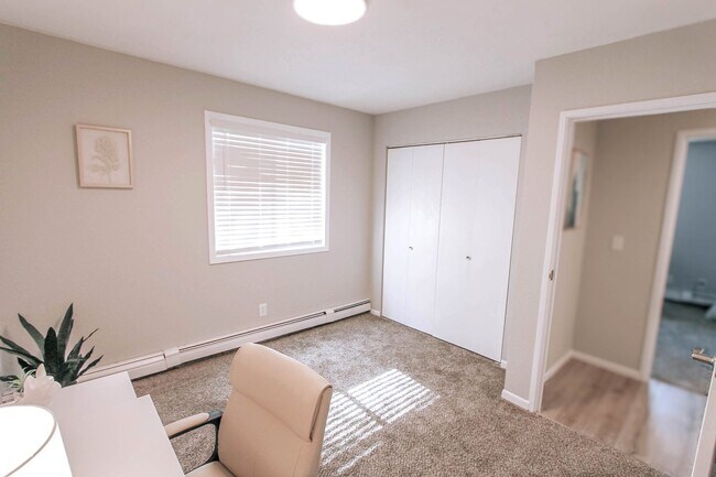 Building Photo - Welcome Home to Lincoln Woods: Modern Livi...