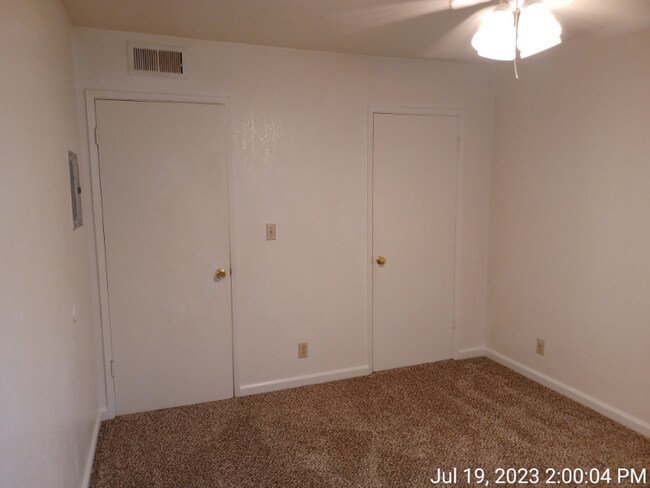 Building Photo - 228 W Dakota Ave