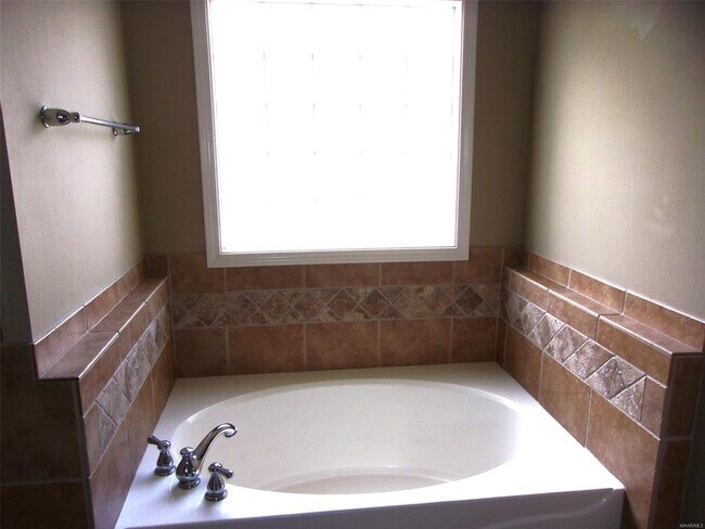 Building Photo - 718 Briarcliff Pl