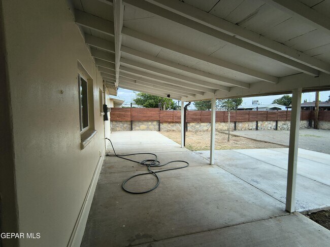 Building Photo - 4918 Guadalupe Dr