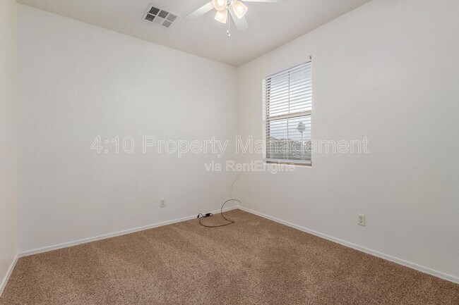 Building Photo - 2644 E Chester Dr