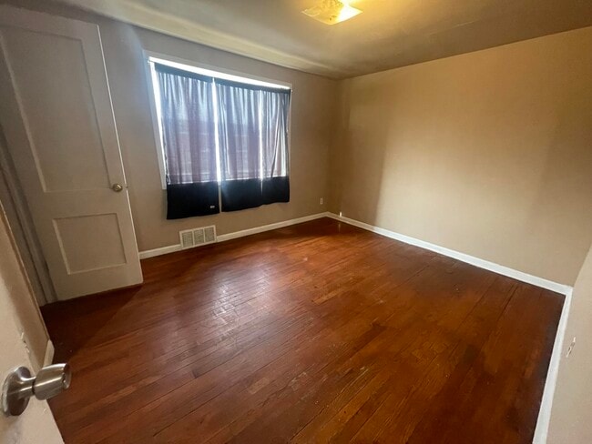 Building Photo - 3453 Ewald Cir