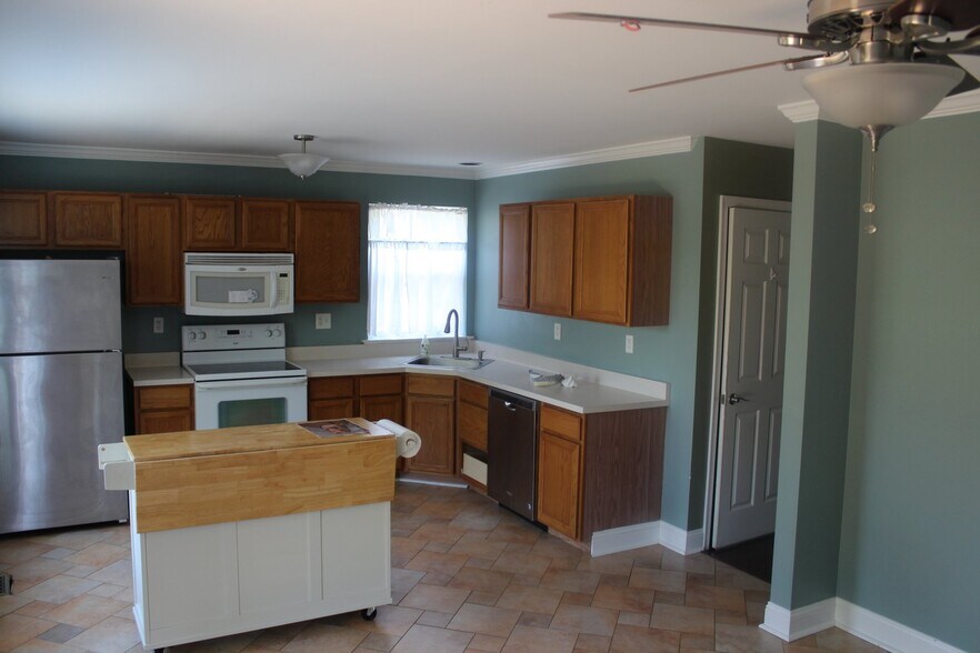 Building Photo - 102 Whistling Swan Ln