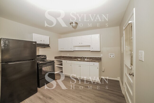 Building Photo - Where Charm Meets Comfort