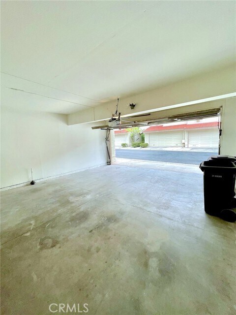 Building Photo - 809 Creekside Dr