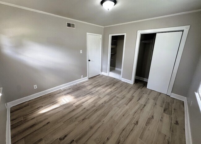 Building Photo - 4669 Durbin Ave