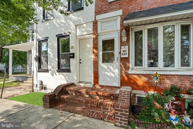 Building Photo - 225 Market St