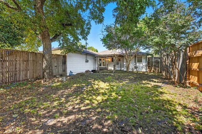 Building Photo - 705 Scottsdale Dr