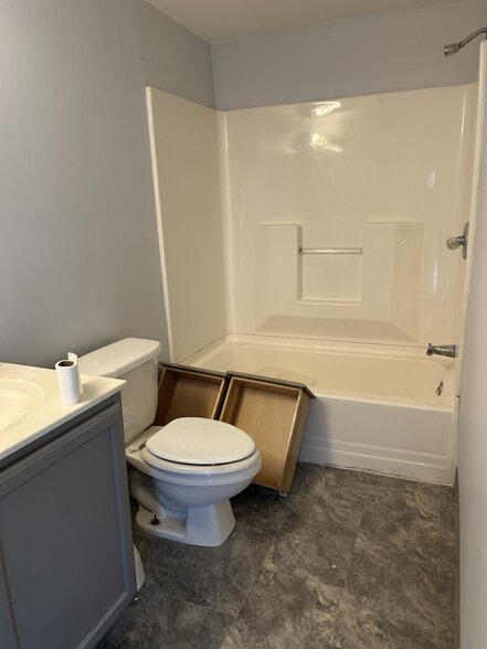 Building Photo - 10 Rochester St