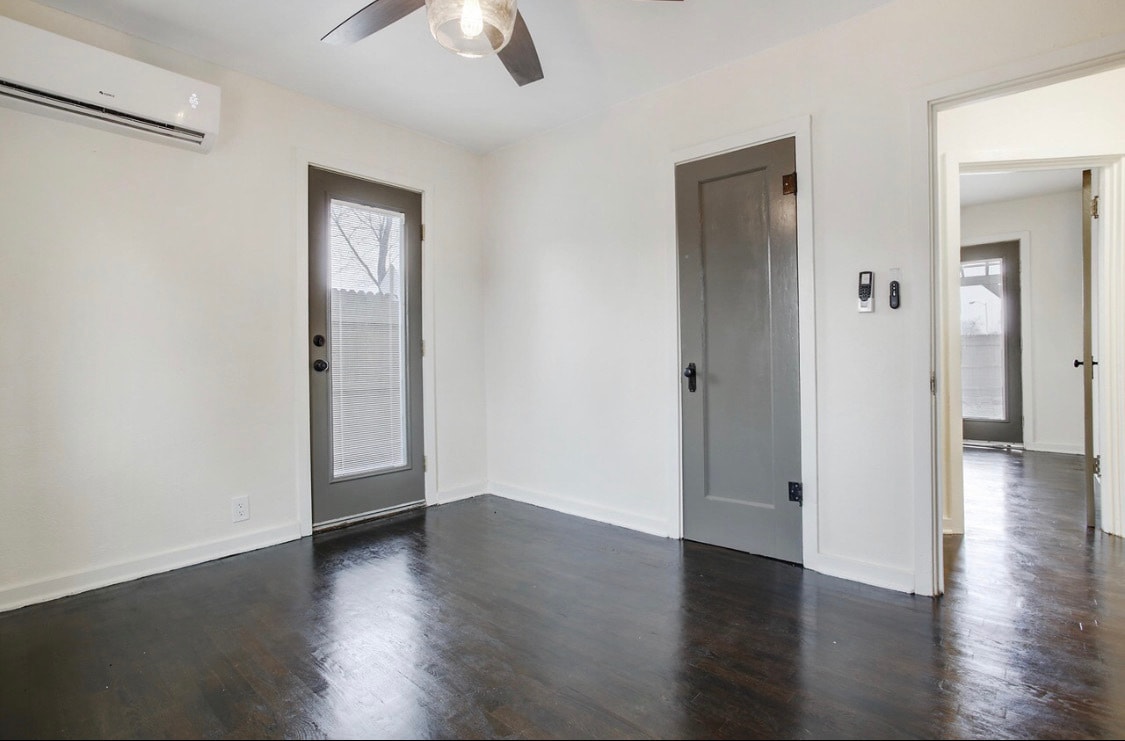 Building Photo - 512 Sandia St