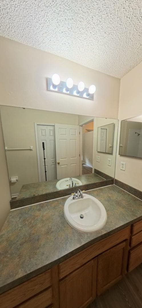 Building Photo - "Charming 3-Bedroom Retreat with 2 Full Baths on Hannah Stables Drive!"