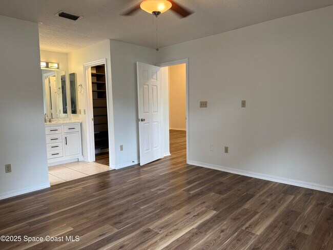Building Photo - 2530 Street Pauls Dr