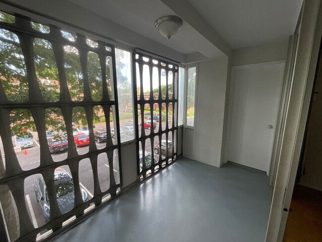 Building Photo - Spacious RiverPark 1 bedroom located near ...
