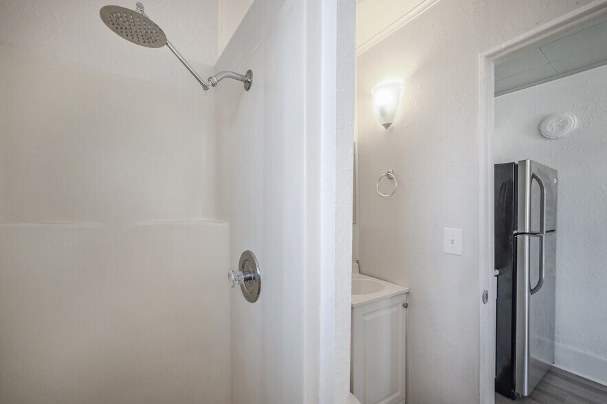 Shower - 2235 1st Ave N