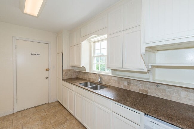 Building Photo - Beautiful 2 Bedroom, 1 Bath Home Coming Soon!
