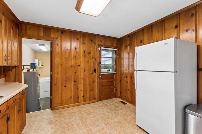 Building Photo - "Charming 3-Bedroom Retreat with Spacious Living in Murfreesboro!"