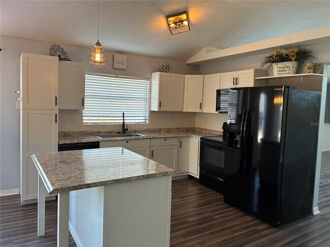 Building Photo - 5841 Dorham Pl