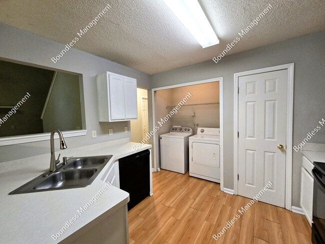 Building Photo - 2261 Charleston Pointe SE