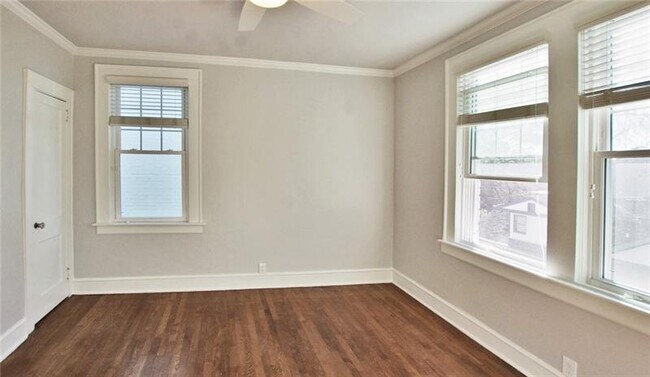 Building Photo - 425 10th St NE