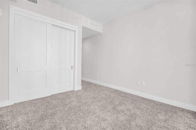 Building Photo - 275 1st Ave S