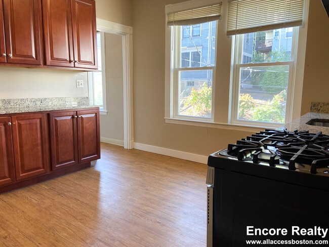 Building Photo - 8-8 Sunset St