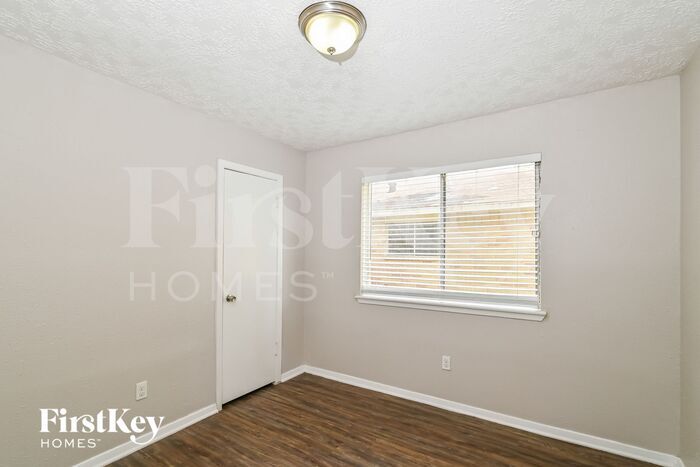 Building Photo - 15823 Baybriar Dr
